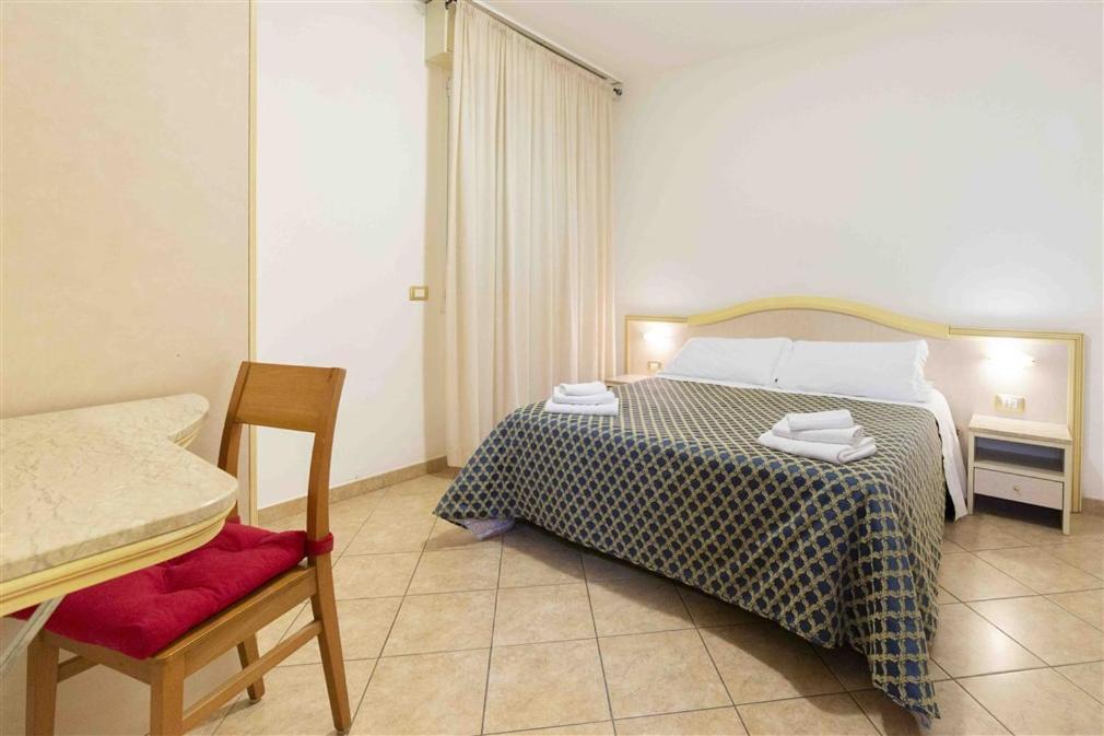 Residenza Melucci Apart otel Rimini Oda fotoğraf